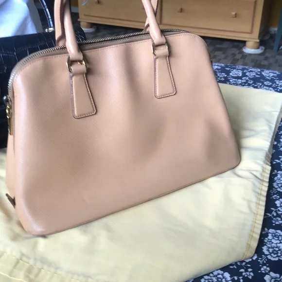 Prada nude color handbag - Picture 2 of 7